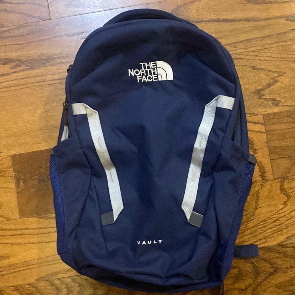 NORTH FACE VAULT NAVY BLUE BACKPACK. Like new!!